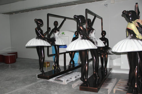 玻璃鋼防銅芭蕾雕塑